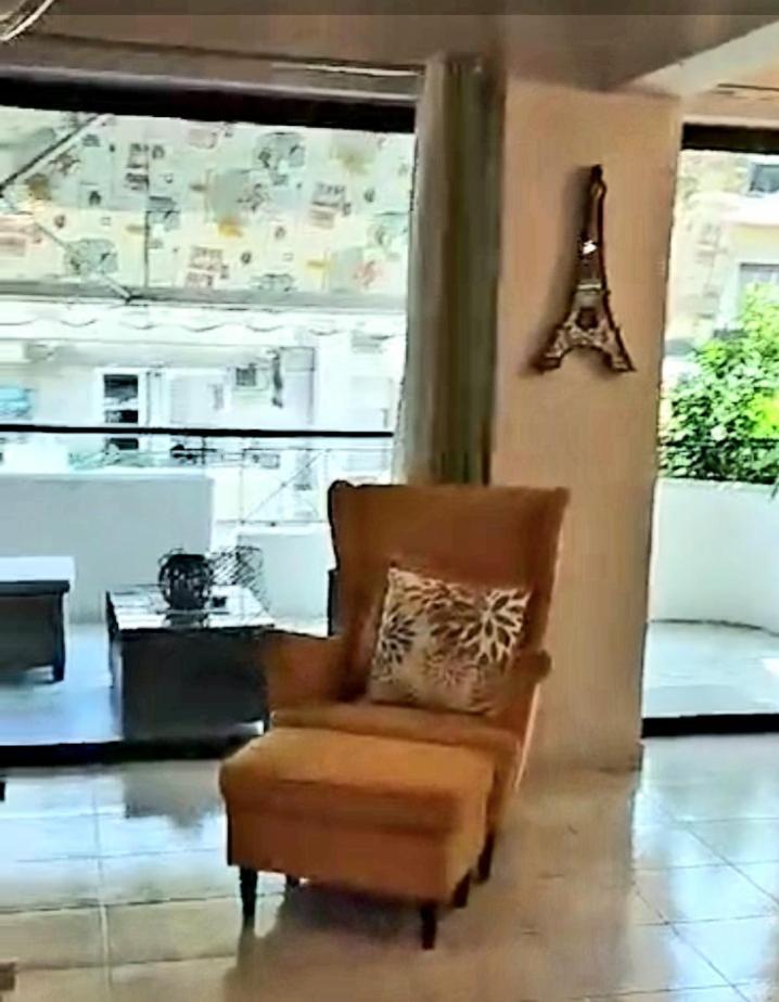 Modern 2Br City Flat 10Min From The Beach Athena Bagian luar foto